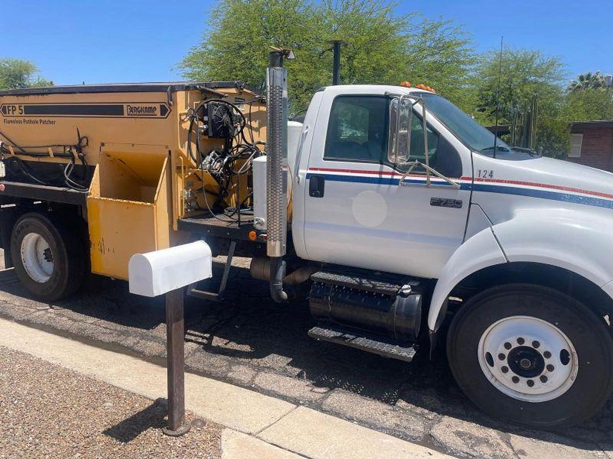 Used 2004 F-750 with Bergkamp FP5 Patcher