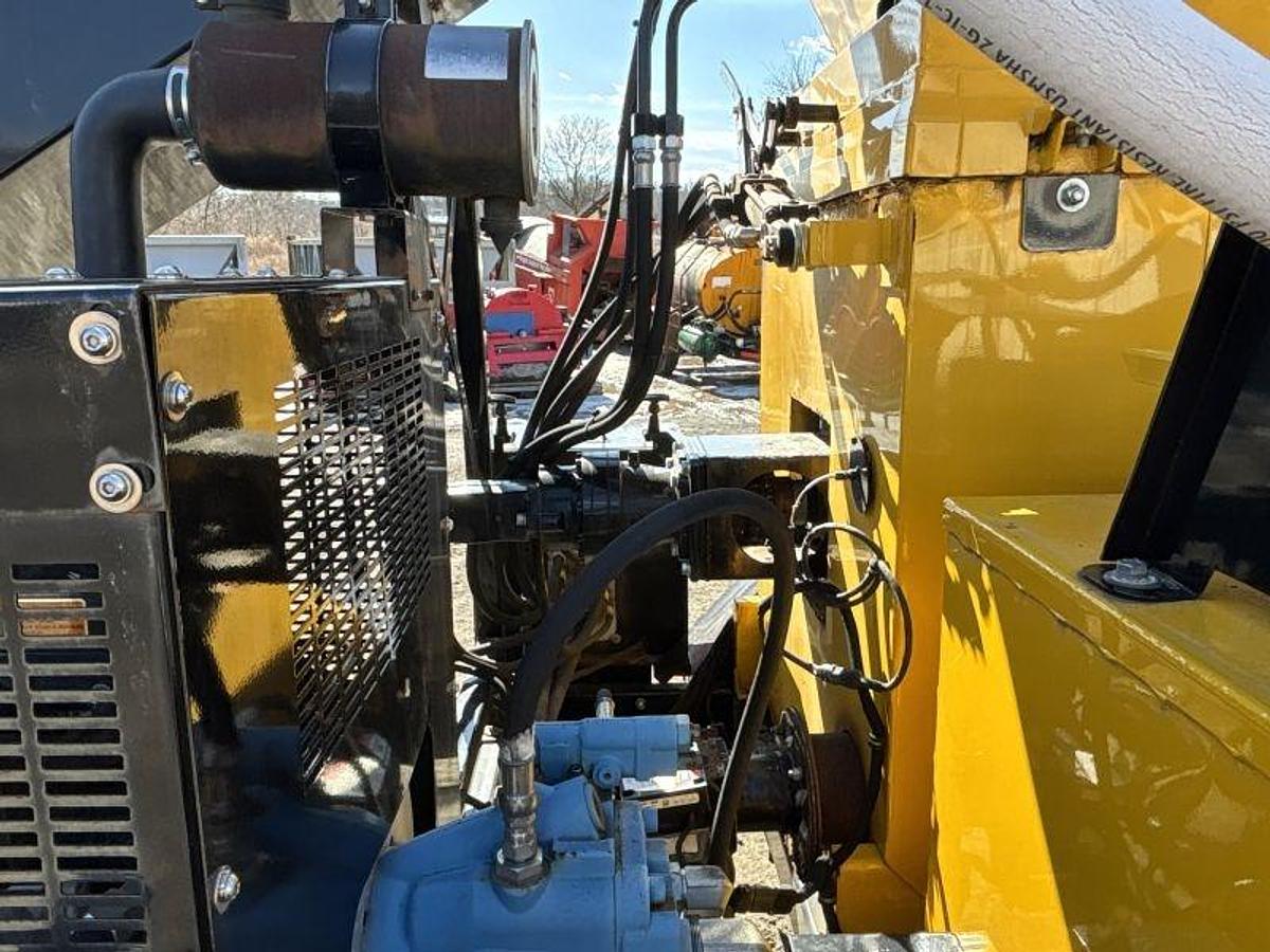 Used Stepp SRM 10-120  Asphalt Recycler 3/4 ton batch recycler with heated AC tank and wand