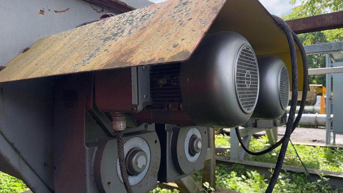 Used Twin Screw Conveyor Bin with discharge screw