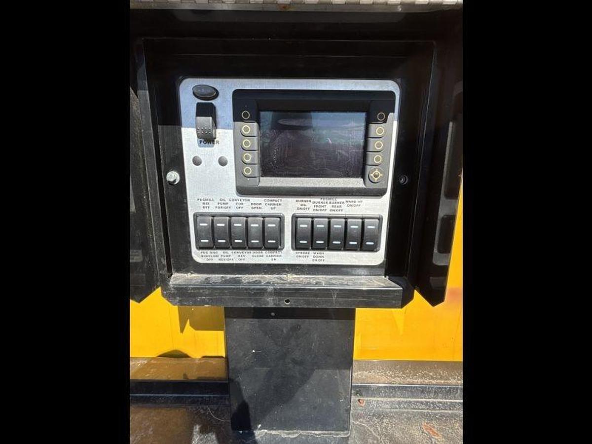 Used Stepp SRM 10-120  Asphalt Recycler 3/4 ton batch recycler with heated AC tank and wand