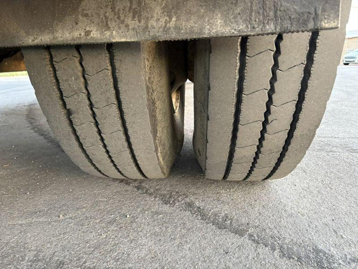 Used PB Loader BC-5 on 2000 Ford F750