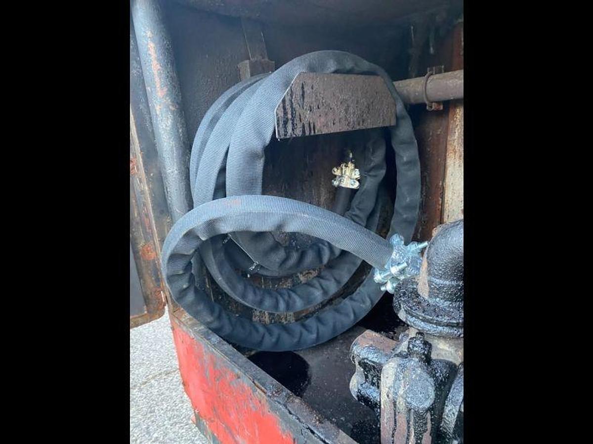 Used Crafco EZ-Pour 100 Propane kettle, NEW HOSE