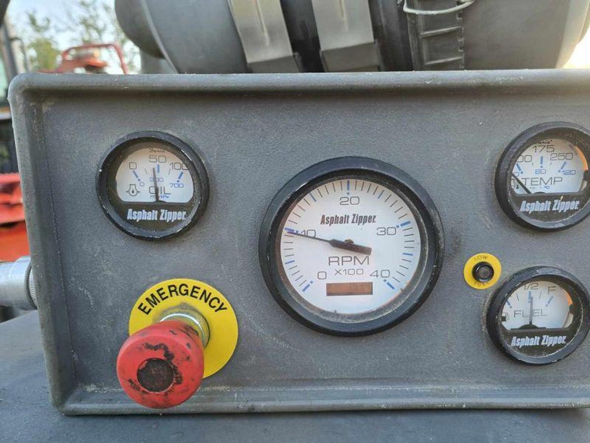Used 2006 Asphalt Zipper AZ-500