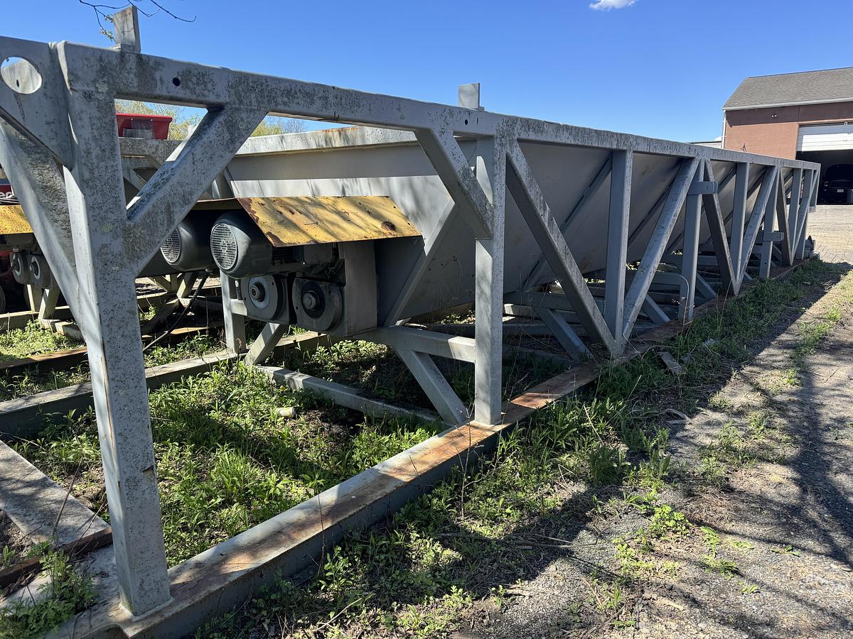 Used Twin Screw Conveyor Bin with discharge screw