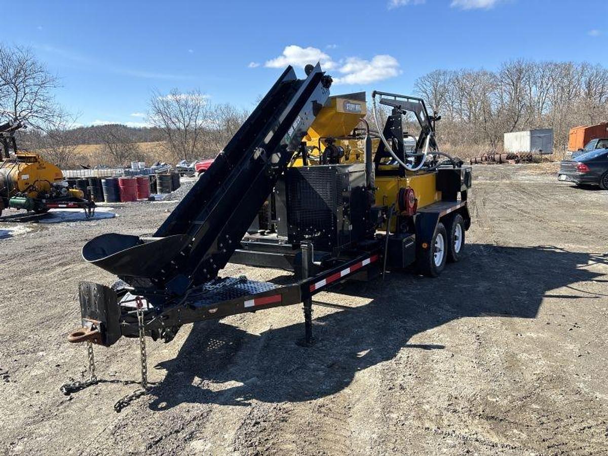 Used Stepp SRM 10-120  Asphalt Recycler 3/4 ton batch recycler with heated AC tank and wand