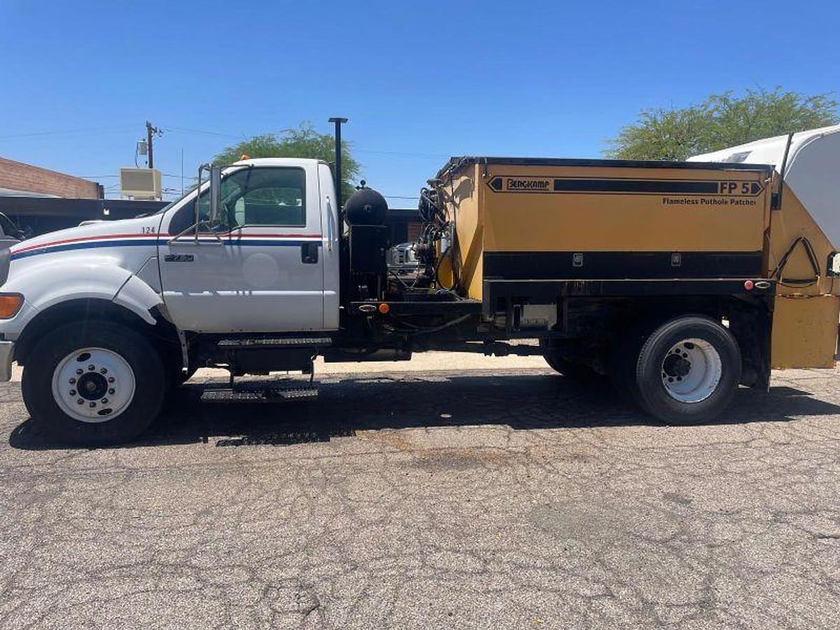 Used 2004 F-750 with Bergkamp FP5 Patcher