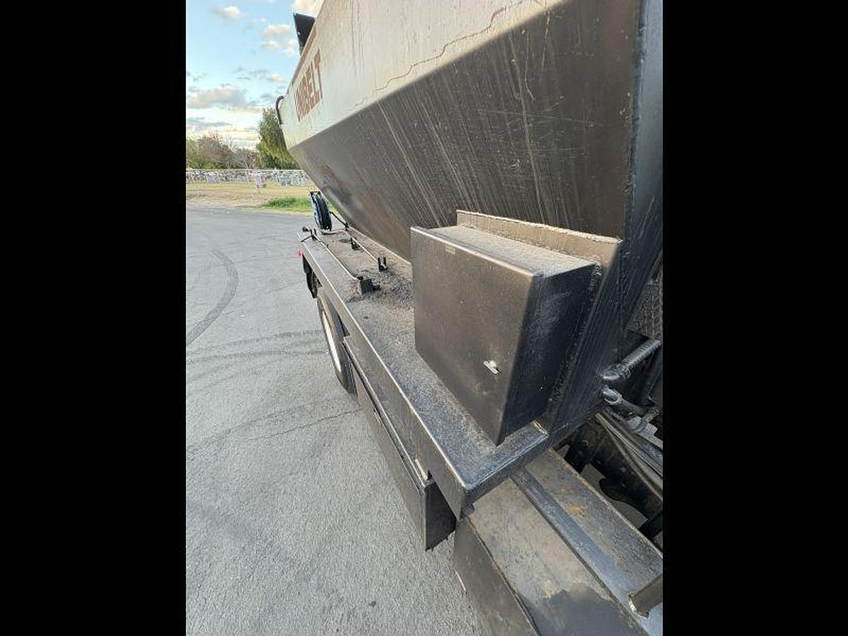 Used PB Loader BC-5 on 2000 Ford F750