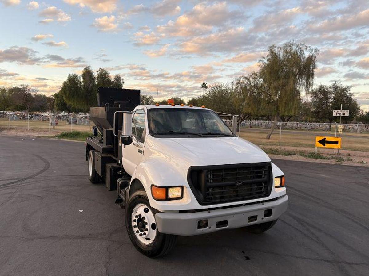 Used PB Loader BC-5 on 2000 Ford F750