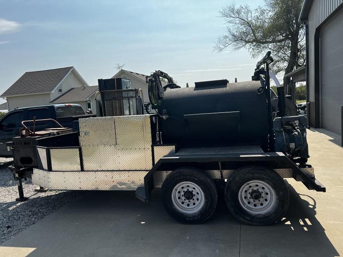 Used 2019 525gal tank trailer