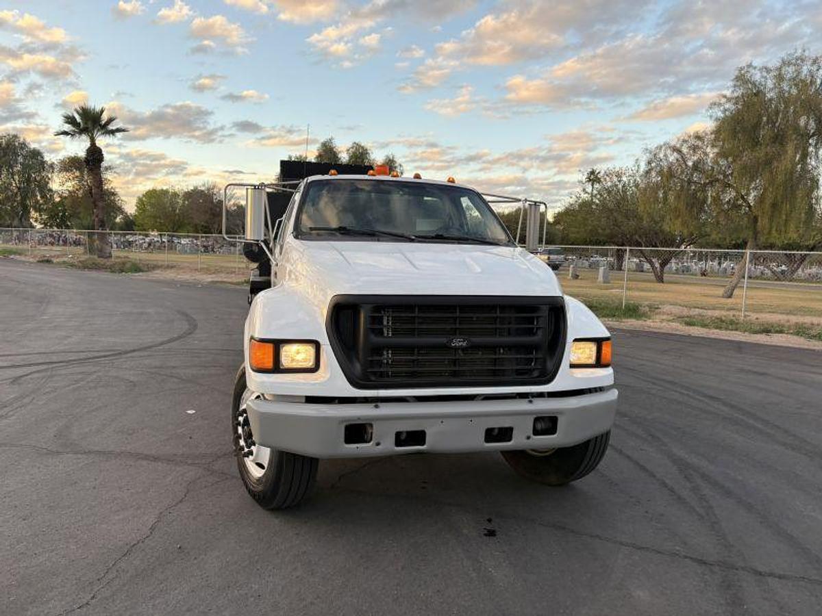 Used PB Loader BC-5 on 2000 Ford F750