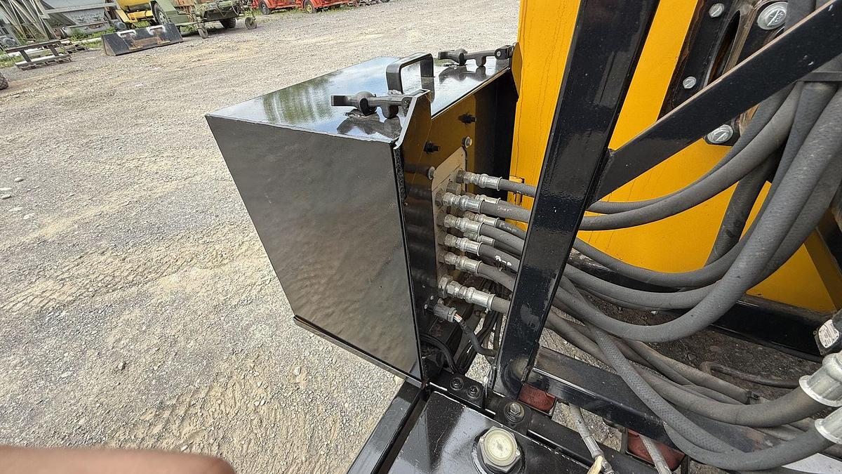 Used Stepp SRM 10-120 Asphalt Recycler 3/4 ton batch recycler with heated AC tank and wand