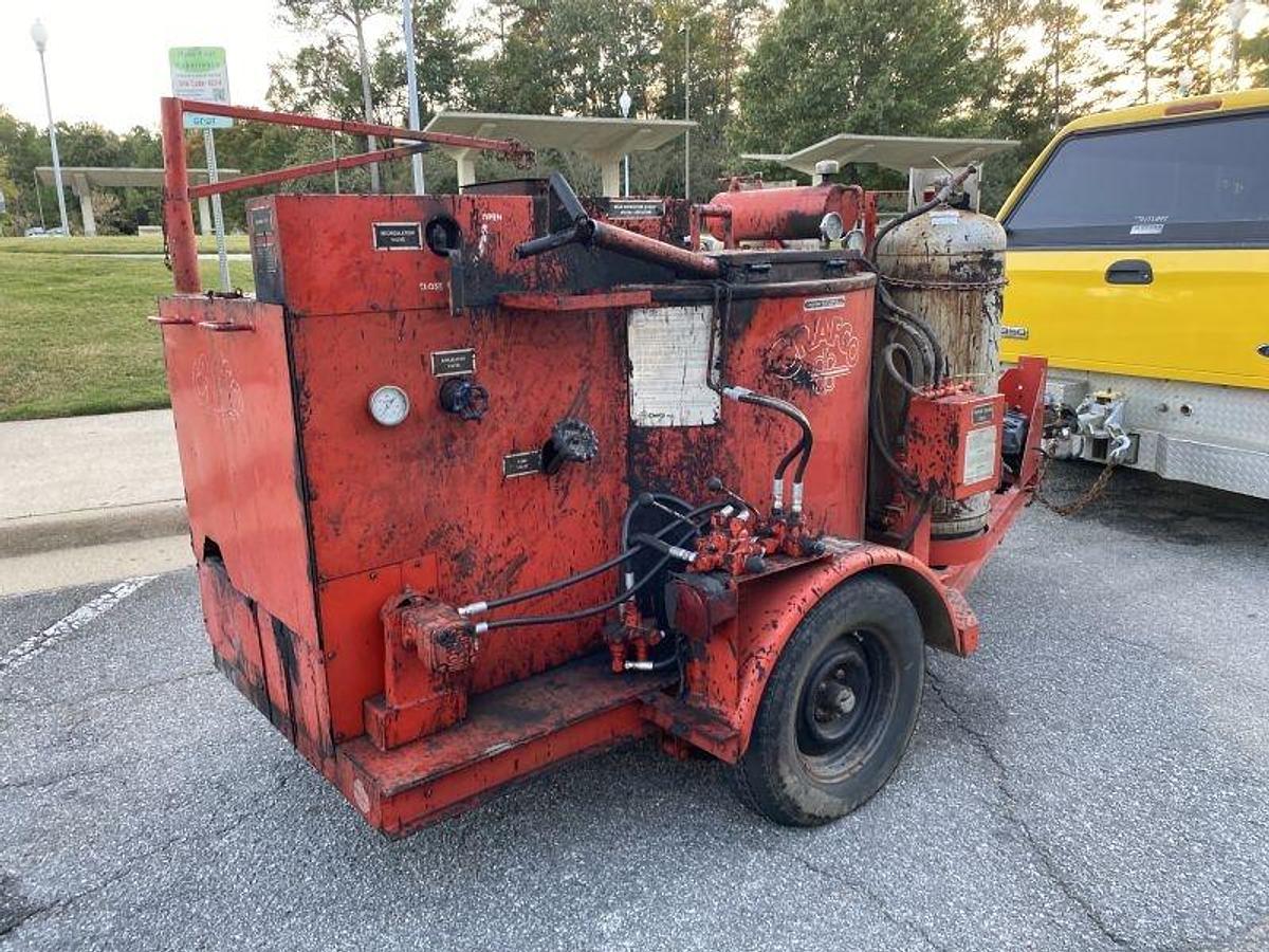 Used Crafco EZ-Pour 100 Propane kettle, NEW HOSE