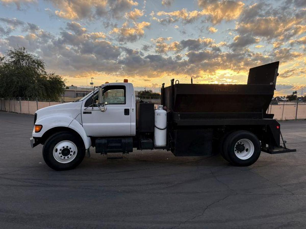 Used PB Loader BC-5 on 2000 Ford F750
