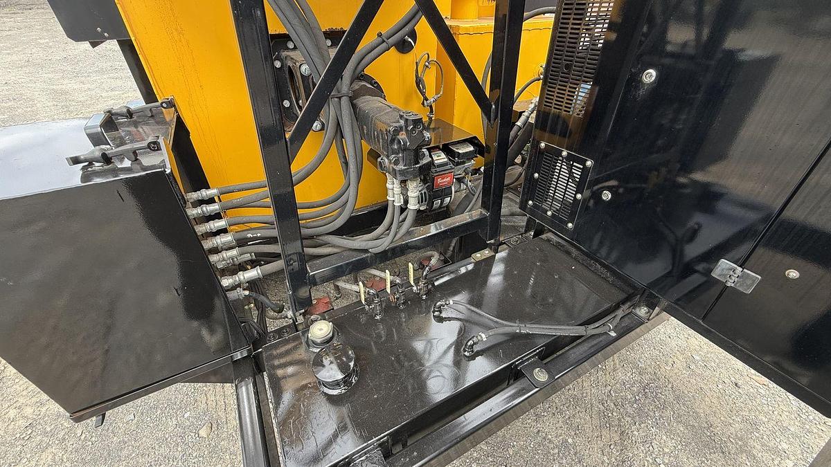 Used Stepp SRM 10-120 Asphalt Recycler 3/4 ton batch recycler with heated AC tank and wand