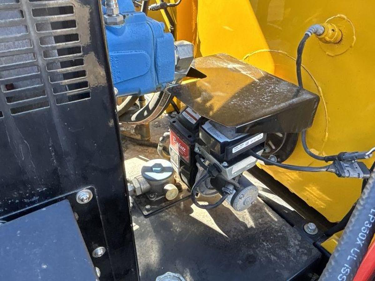 Used Stepp SRM 10-120  Asphalt Recycler 3/4 ton batch recycler with heated AC tank and wand