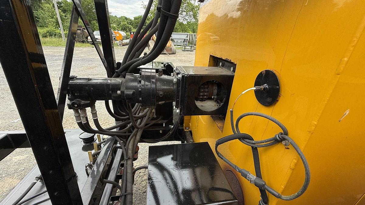 Used Stepp SRM 10-120 Asphalt Recycler 3/4 ton batch recycler with heated AC tank and wand