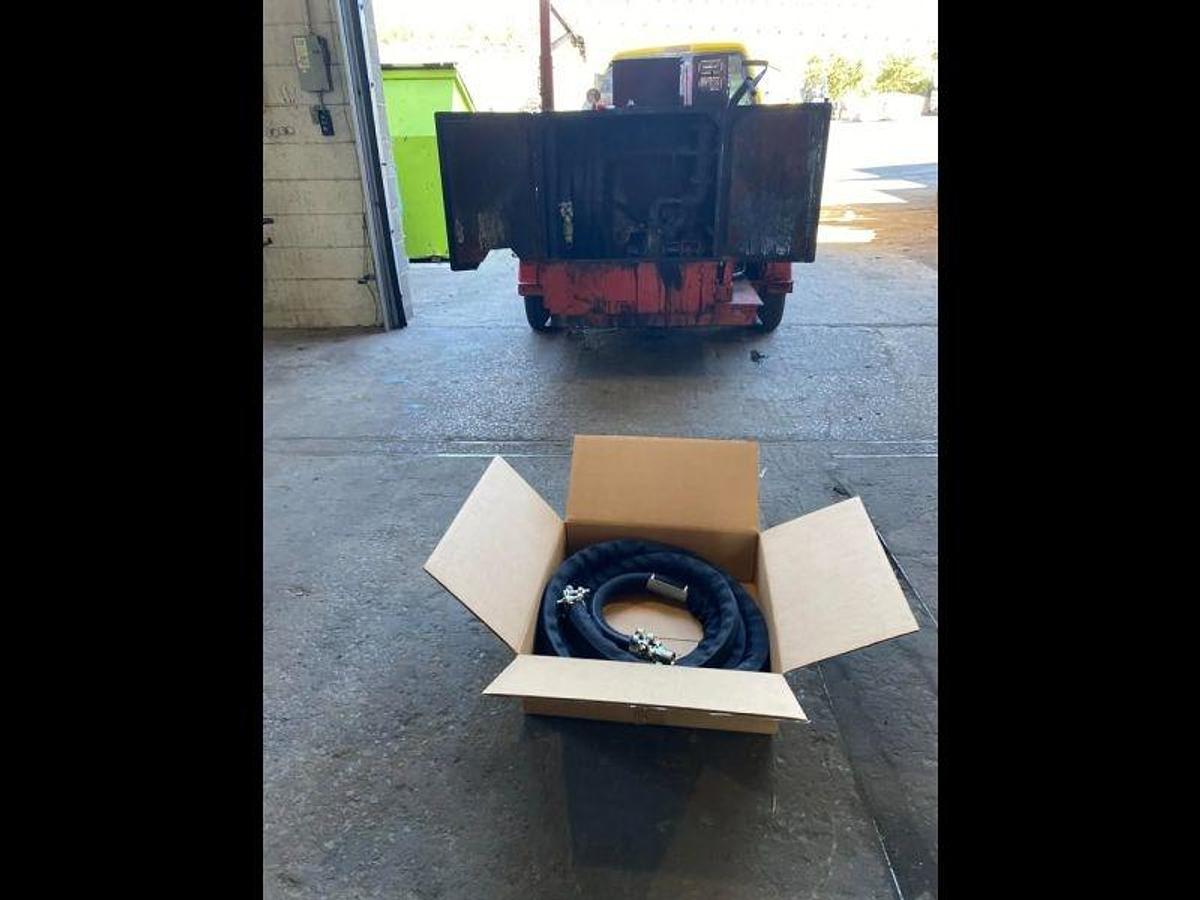 Used Crafco EZ-Pour 100 Propane kettle, NEW HOSE