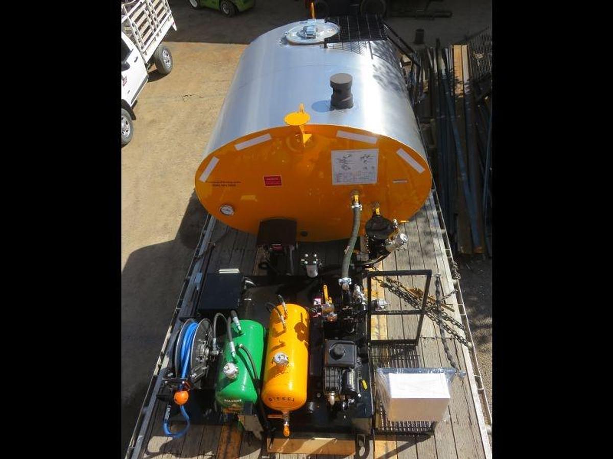 1000 Gallon Distributor Skid Mounted