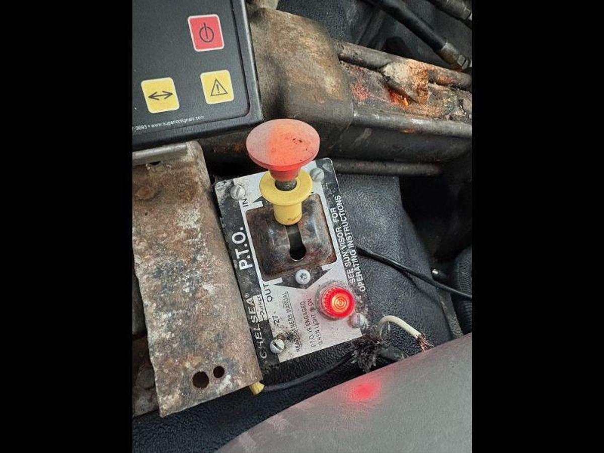 Used PB Loader BC-5 on 2000 Ford F750