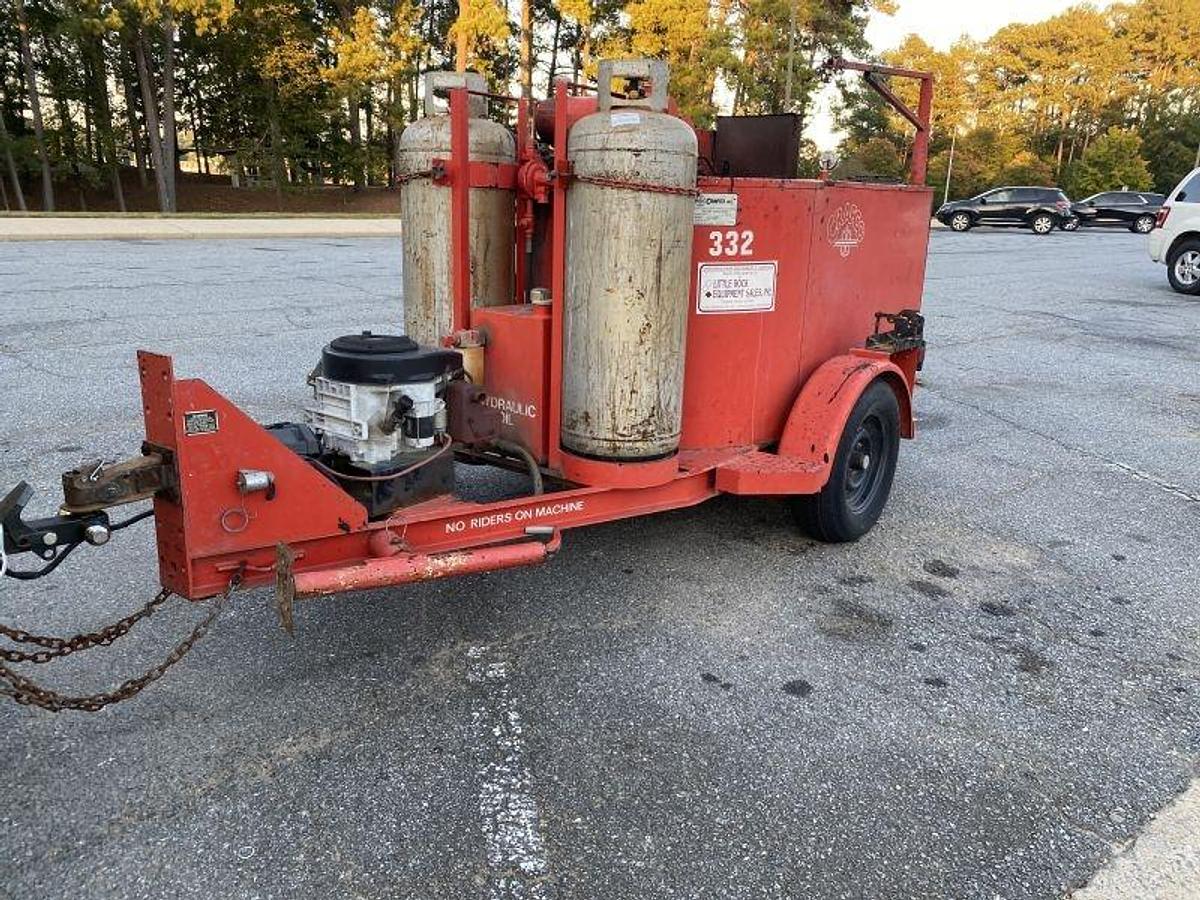 Used Crafco EZ-Pour 100 Propane kettle, NEW HOSE