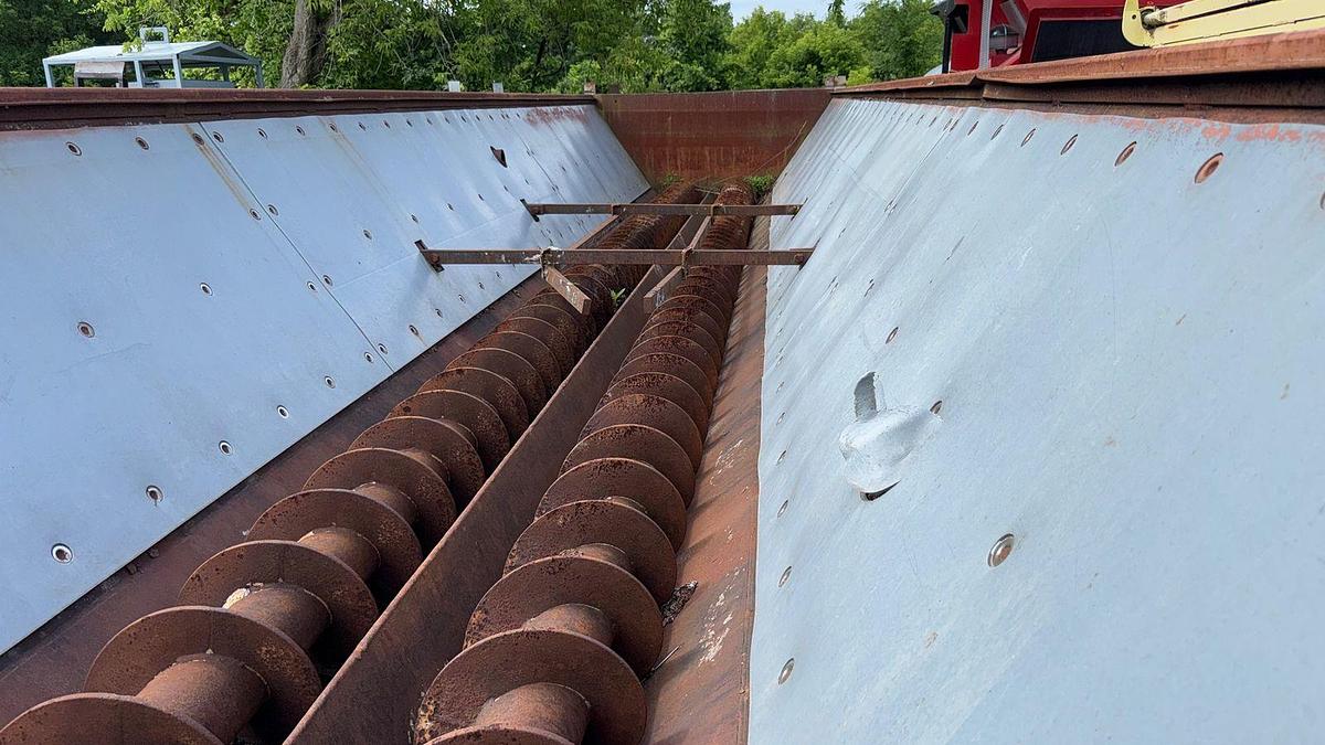 Used Twin Screw Conveyor Bin with discharge screw