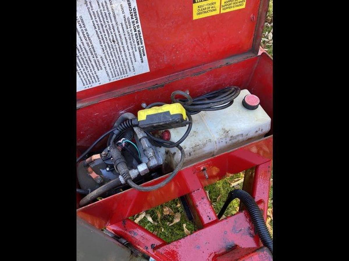 Used 2012 Falcon 4 Ton Dump Hotbox/ Reclaimer