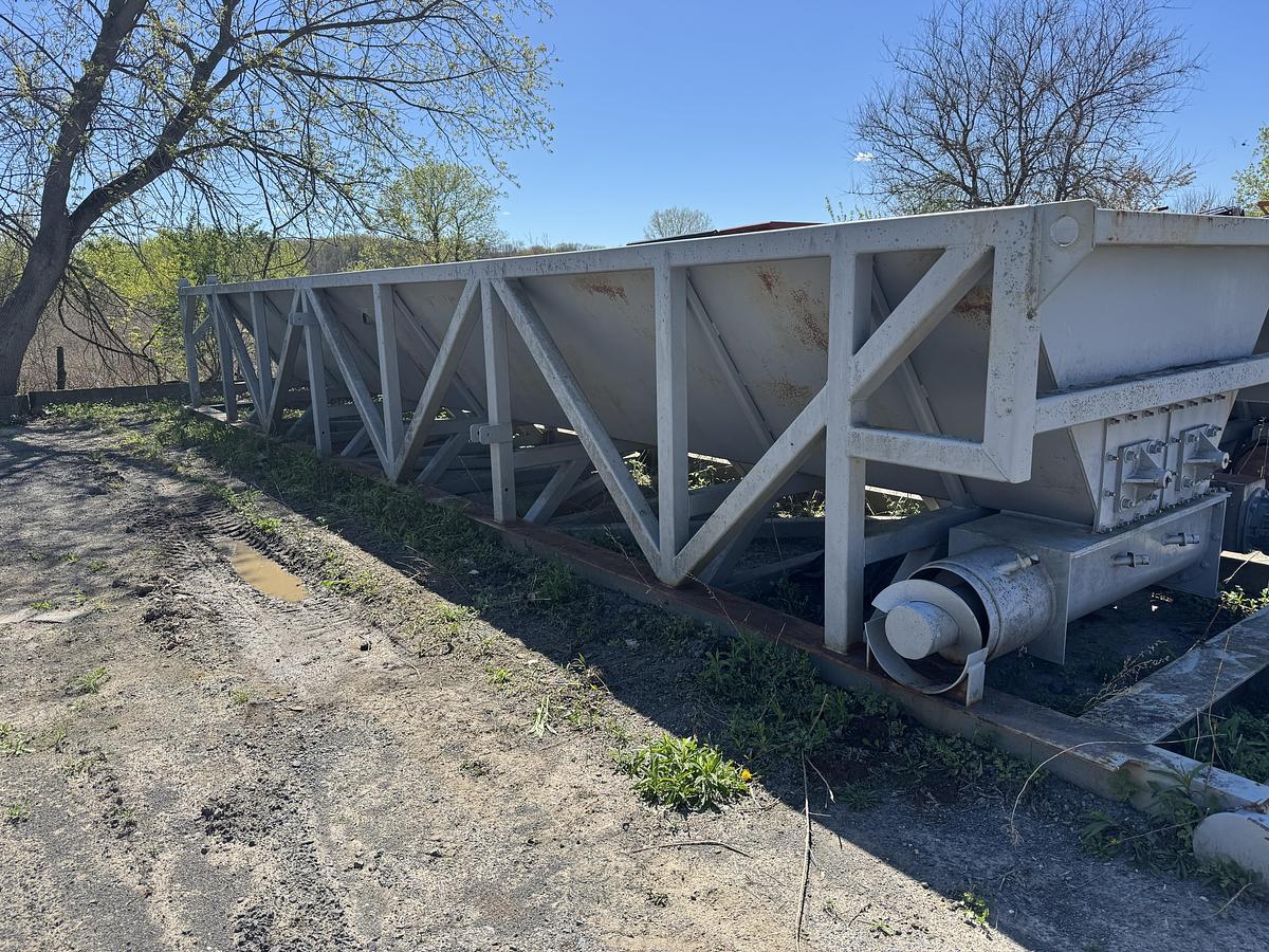 Used Twin Screw Conveyor Bin with discharge screw