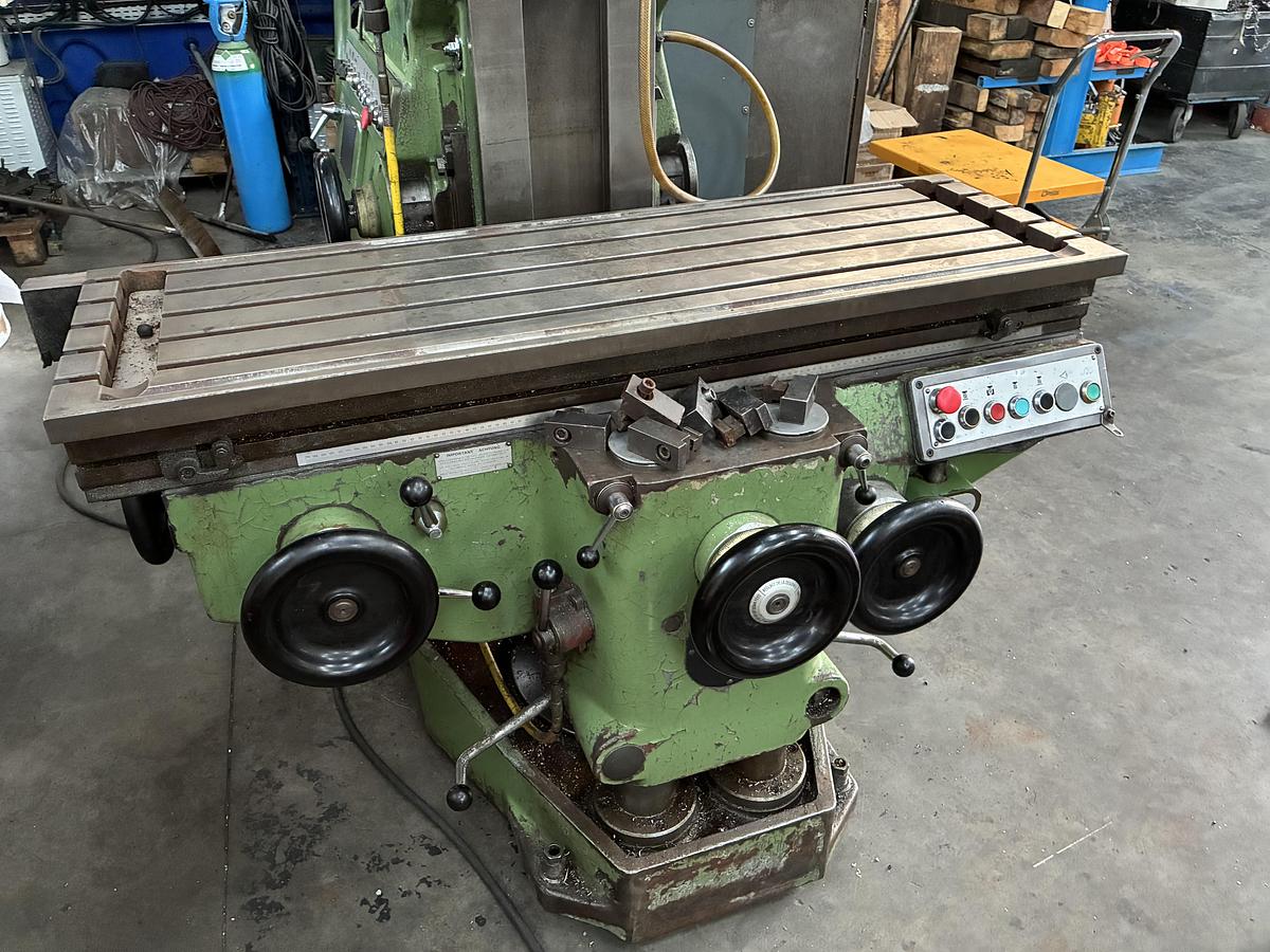 Used Fraiseuse universelle Huron type MU 4 à variation