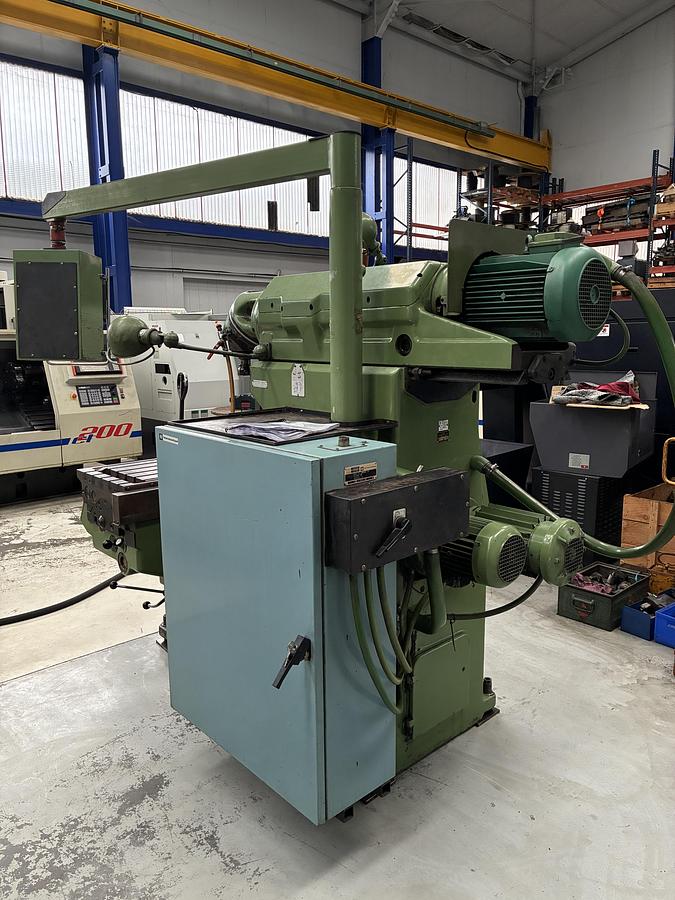 Used Fraiseuse universelle Huron type MU 4 à variation