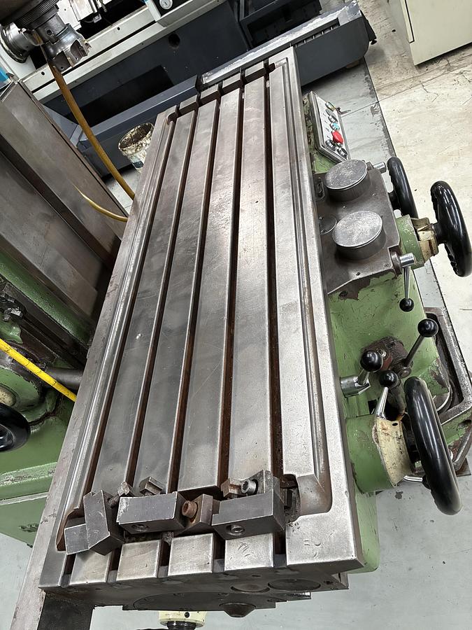 Used Fraiseuse universelle Huron type MU 4 à variation