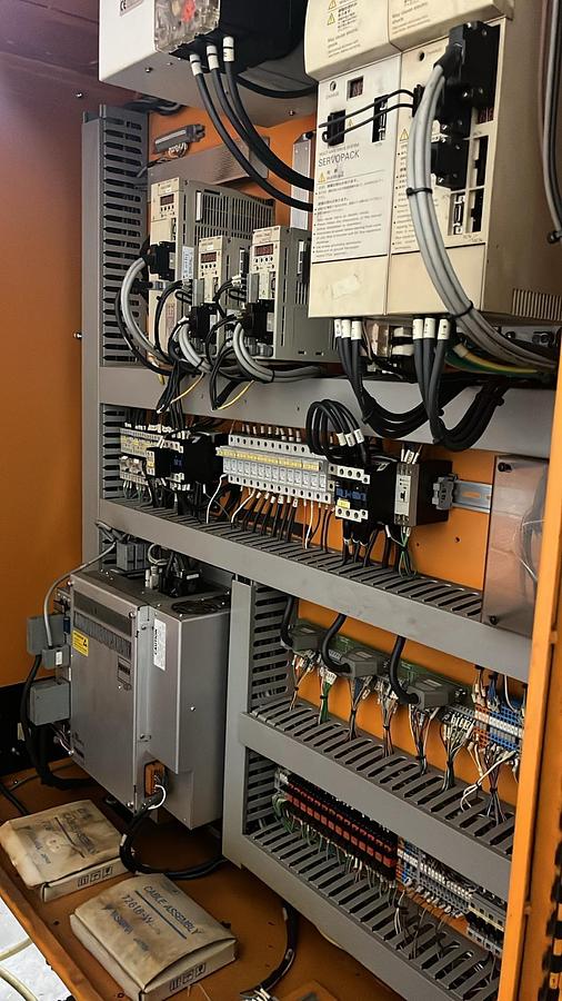 Used HURCO VMX 24 vertical machining center