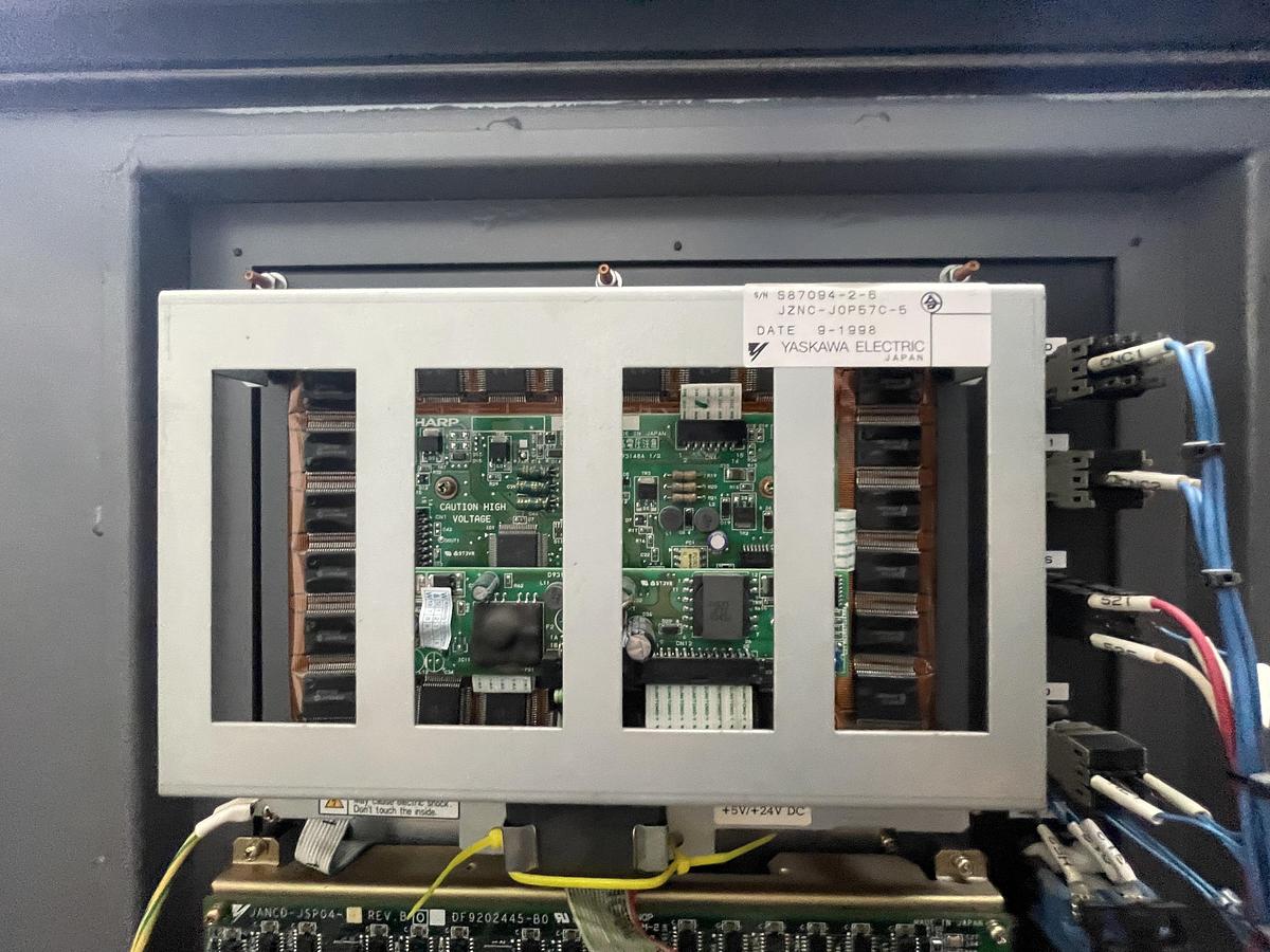 Used Variateurs et CN Yaskawa - CN Yasnak J300M
