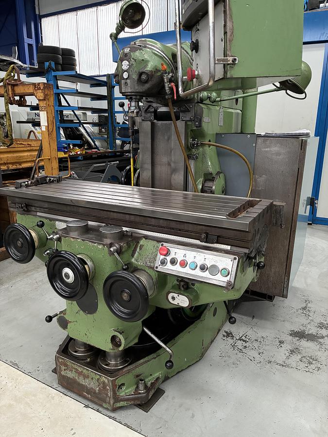 Used Fraiseuse universelle Huron type MU 4 à variation