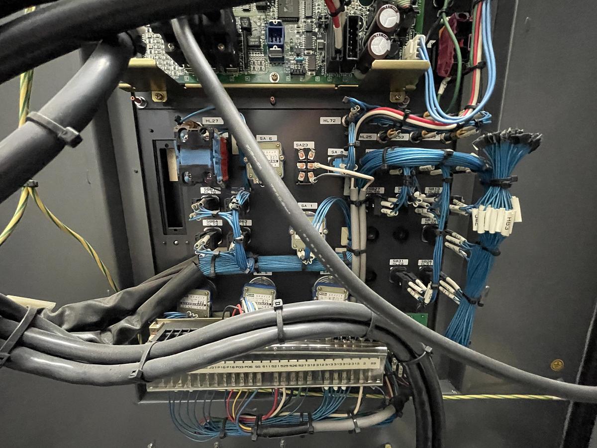 Used Variateurs et CN Yaskawa - CN Yasnak J300M