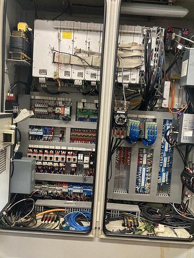 Utilisé VICTOR V-center 5-axis milling center