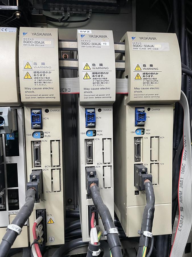 Used Variateurs et CN Yaskawa - CN Yasnak J300M