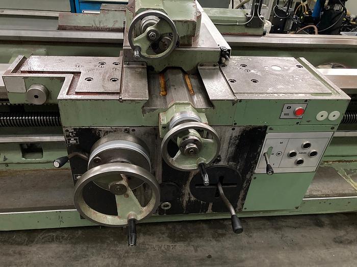 Utilisé TOS SUS 80 H x 8000 Tour parallèle traditionnel