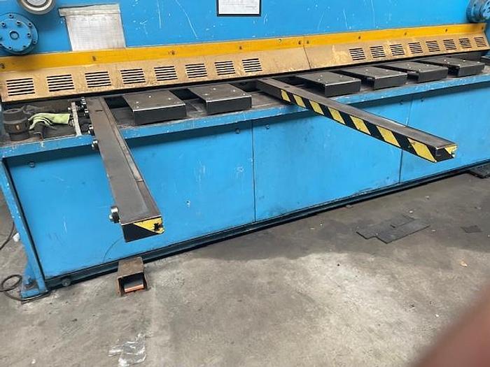 Used 2004 LVD HST-C 13/31 guillotine shear