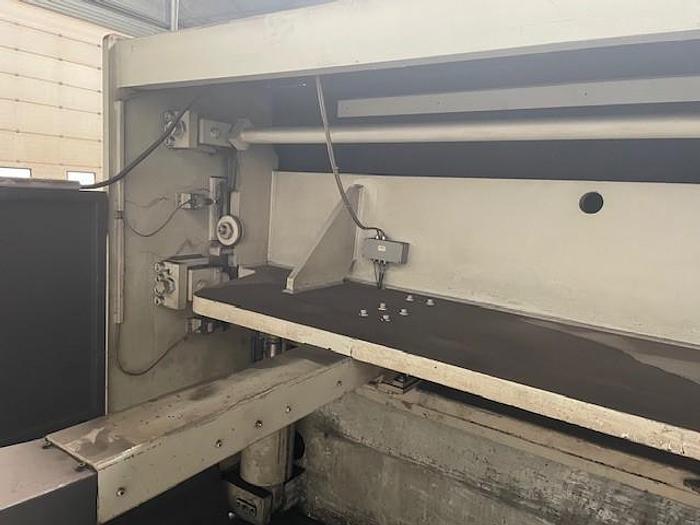 Used 2004 LVD HST-C 13/31 guillotine shear