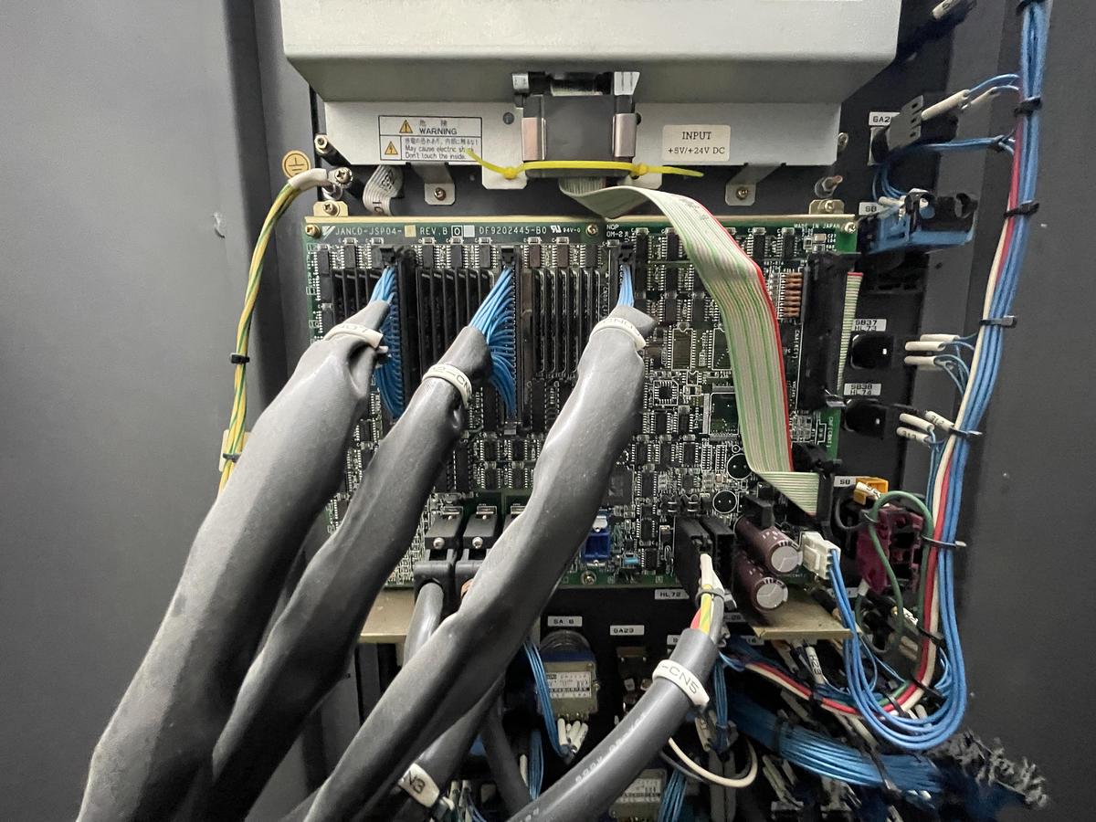 Used Variateurs et CN Yaskawa - CN Yasnak J300M