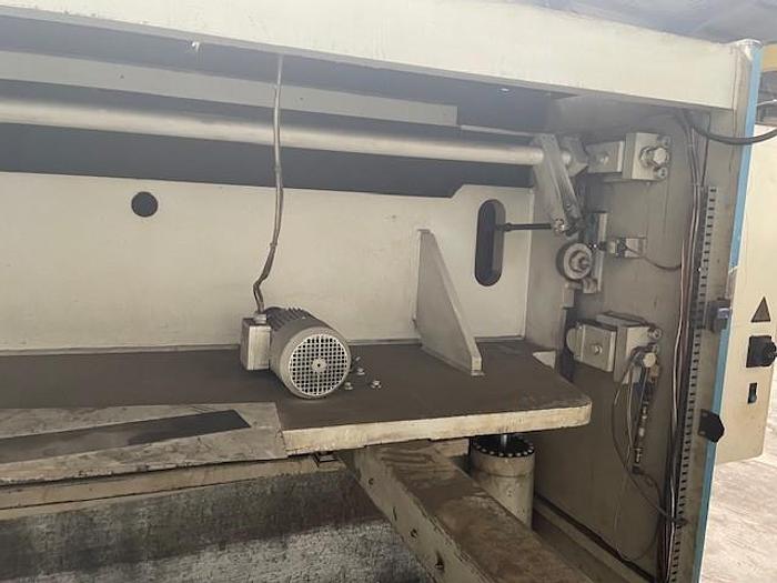 Used 2004 LVD HST-C 13/31 guillotine shear