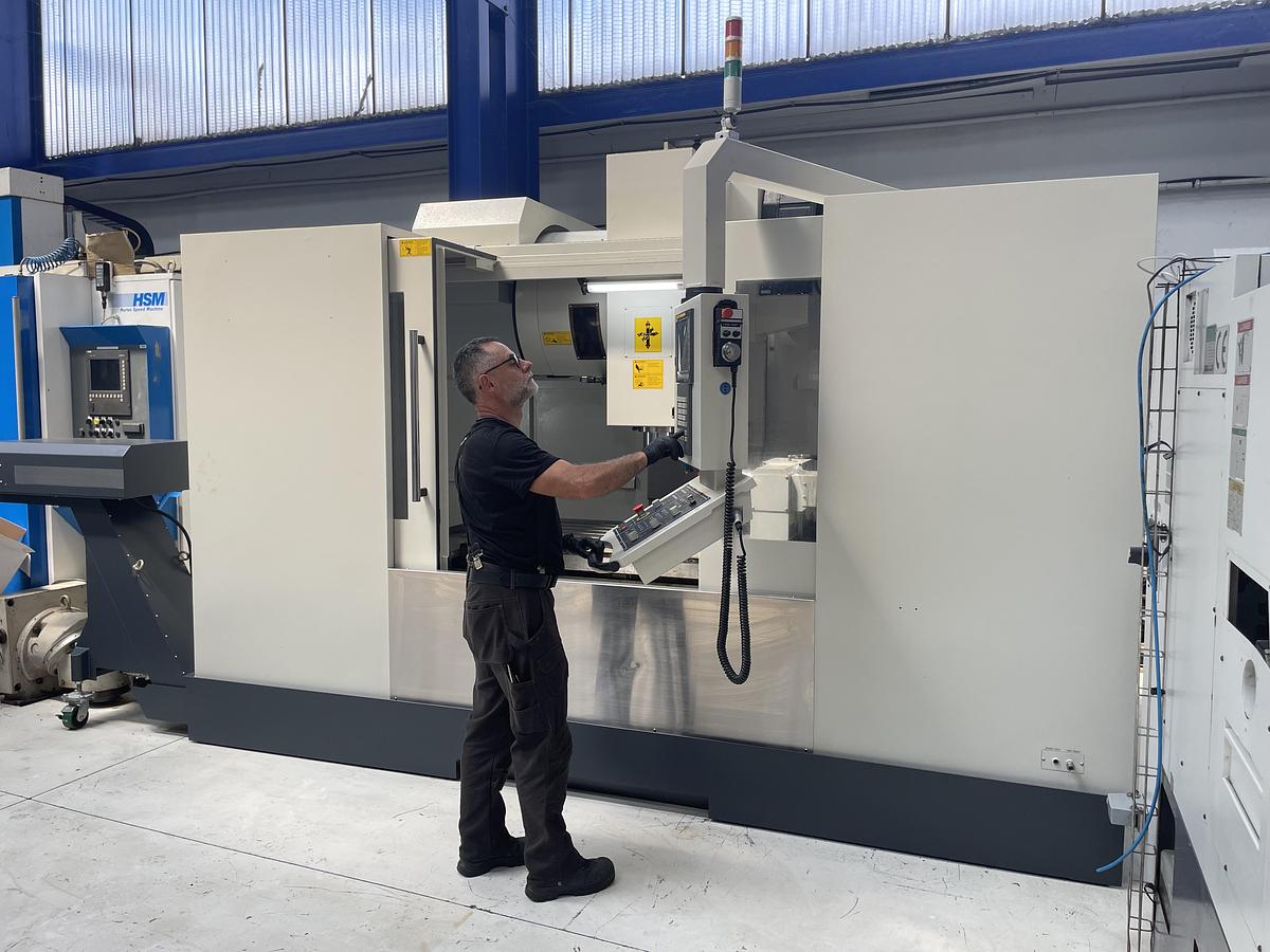 Used 2017 Finetech Machine Tool Co  SMV-1370-H3L