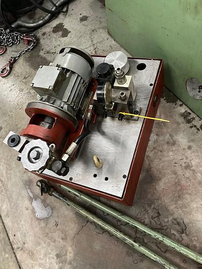 Utilisé TOS SUS 80 H x 8000 Tour parallèle traditionnel