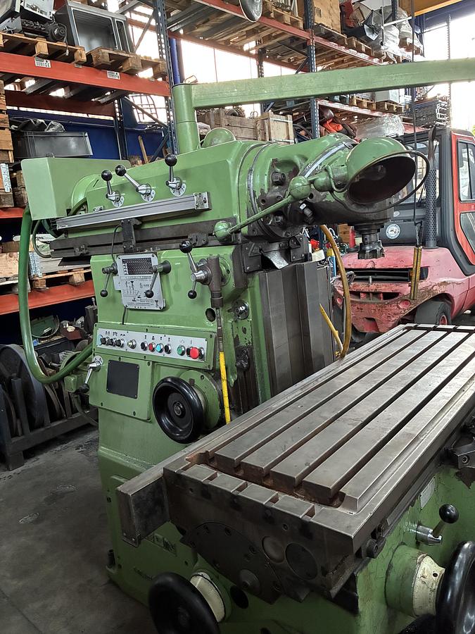 Used Fraiseuse universelle Huron type MU 4 à variation