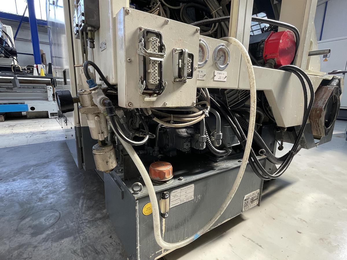 Used Nakamura-Tome TW 10 twin spindles twin turrets