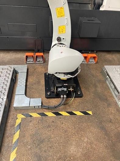 Used HYUNDAI WIA  HD2200SY CNC lathe twin spindles with robot, milling and Y axis