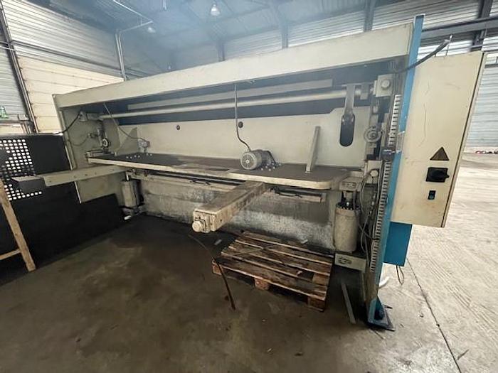 Used 2004 LVD HST-C 13/31 guillotine shear