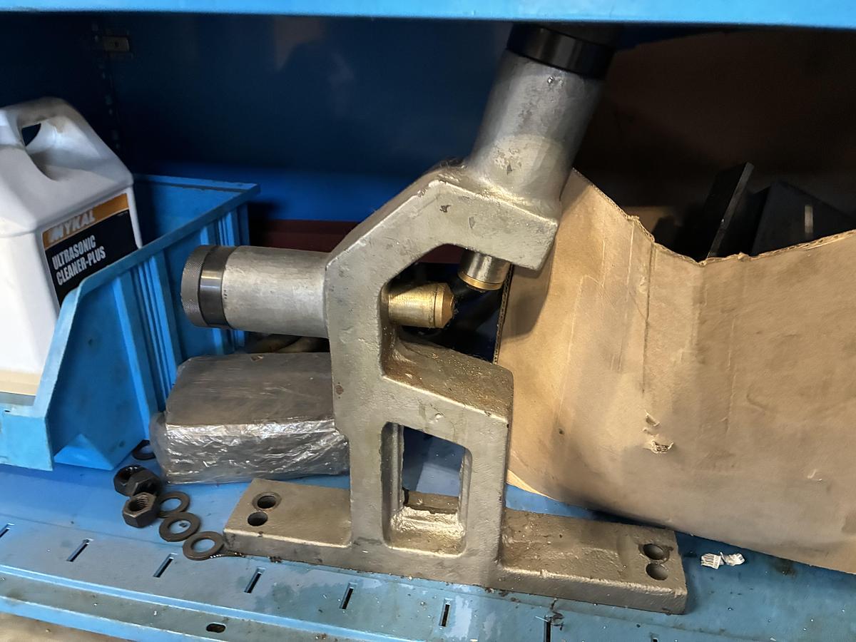 Used PINACHO SC-250 x 1000 year 2014 - lathe