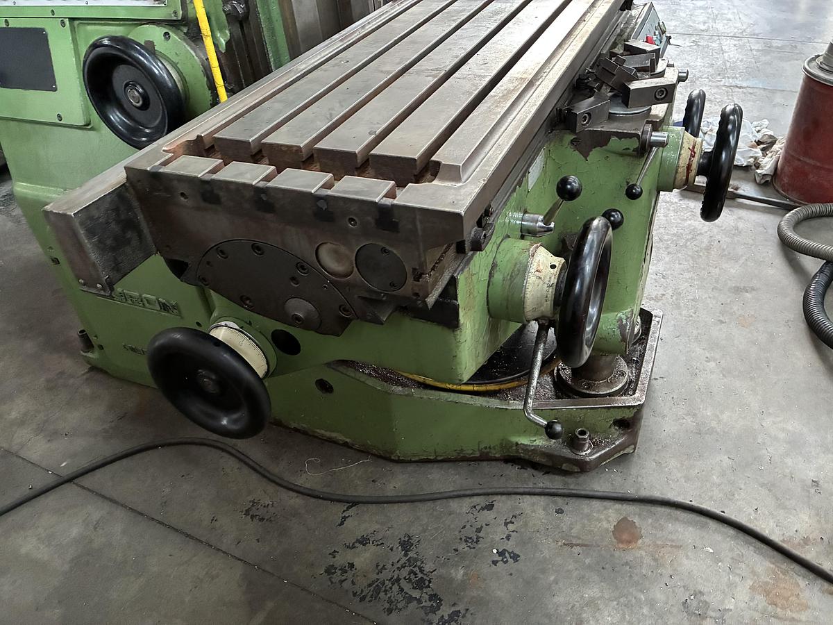 Used Fraiseuse universelle Huron type MU 4 à variation