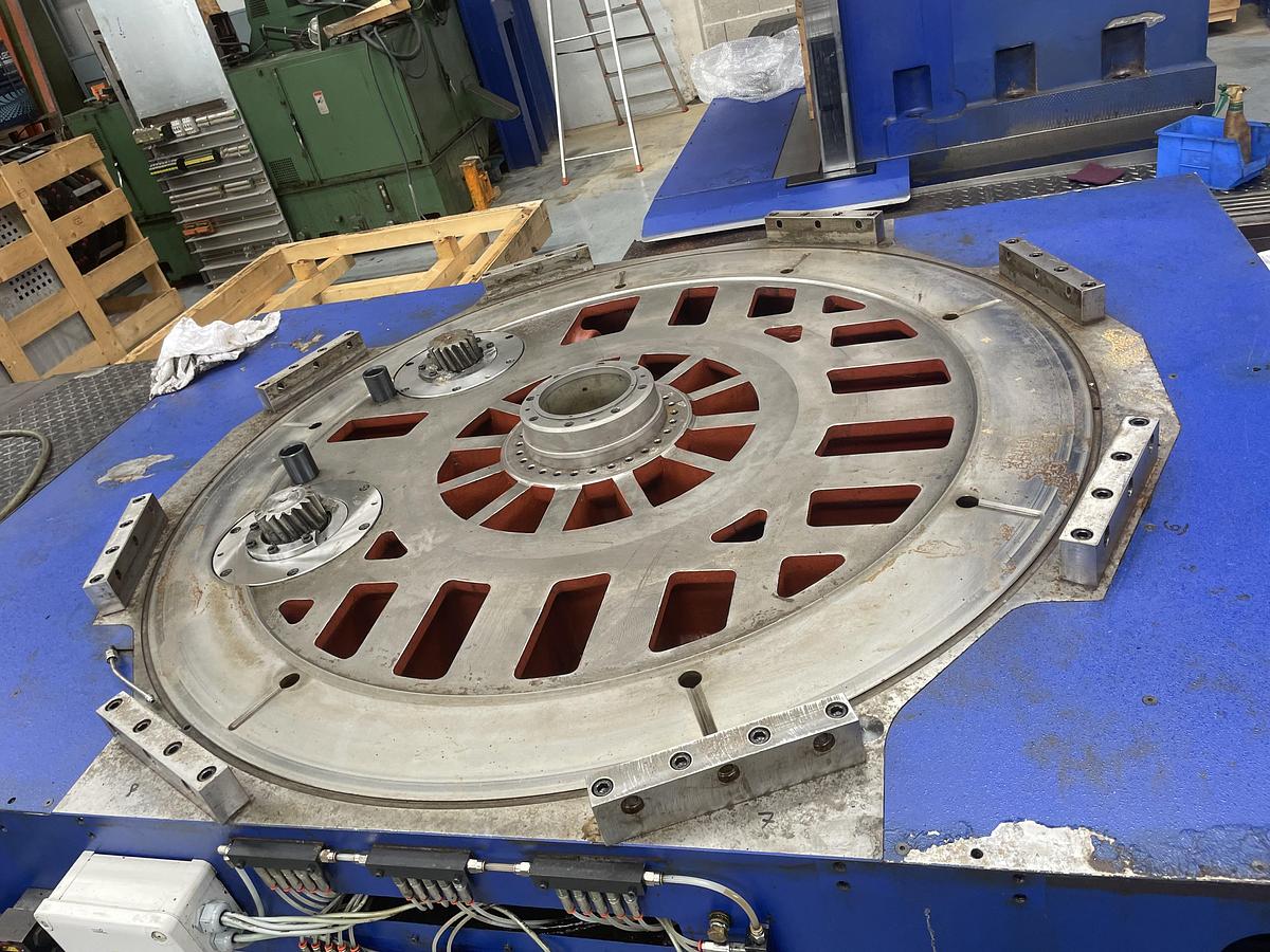 Used TOS Varnsdorf WHN 13 year 2013 boring and milling machine